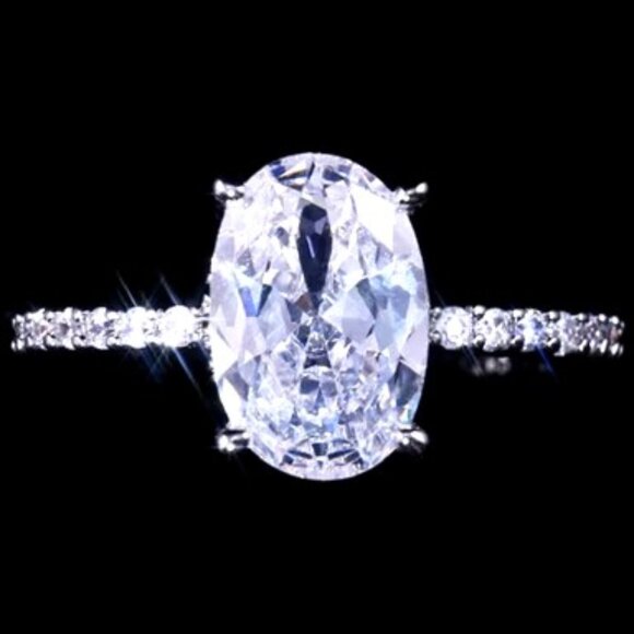 ๐ Stunning 2.50ctw Oval Diamond Engagement / Promise Ring 18k White Gold ๐ - Picture 1 of 6